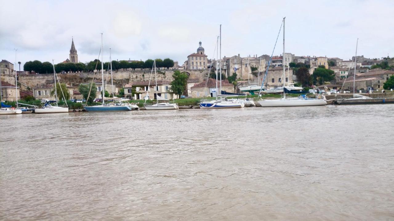 Le Pain De Lune Gite Et Chambre D'Hotes Avec Piscine Bourg-sur-Gironde Exteriör bild