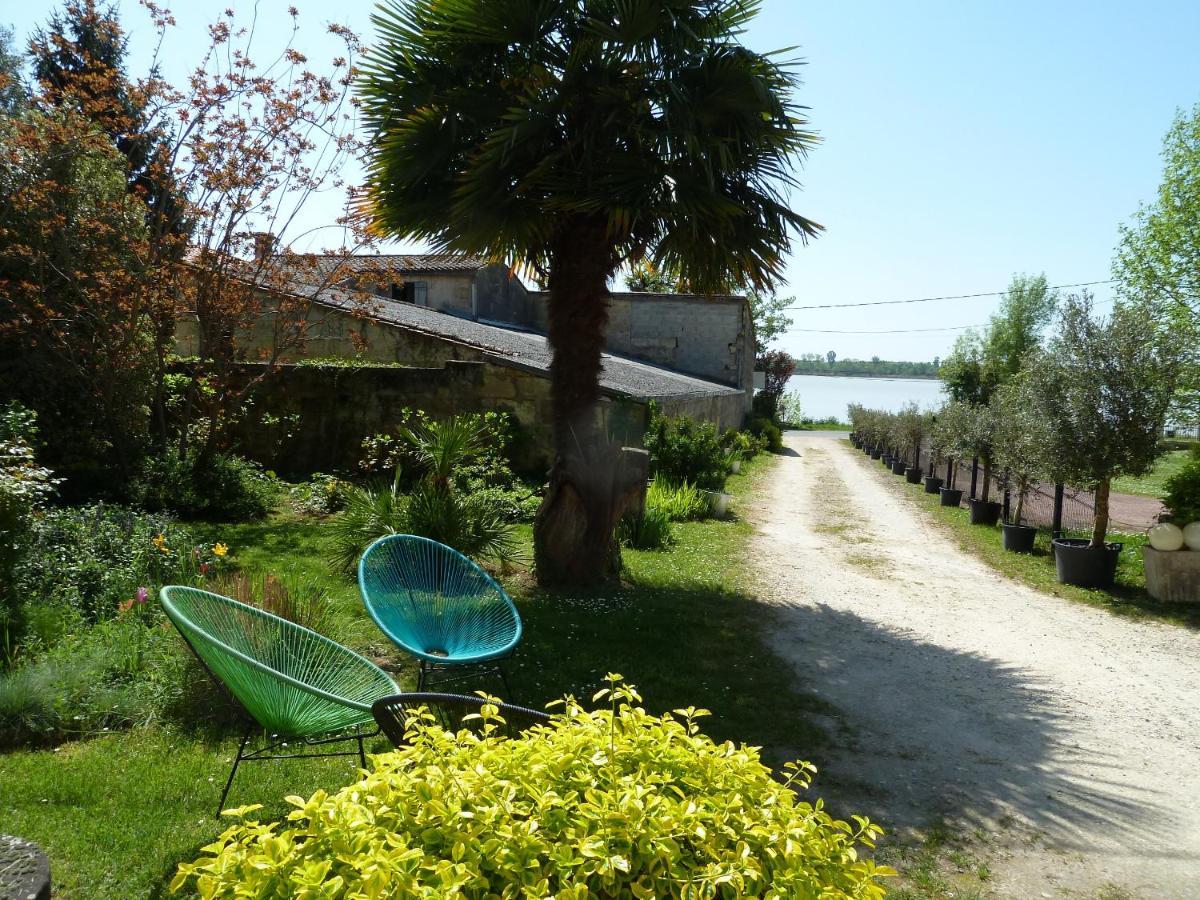Le Pain De Lune Gite Et Chambre D'Hotes Avec Piscine Bourg-sur-Gironde Exteriör bild