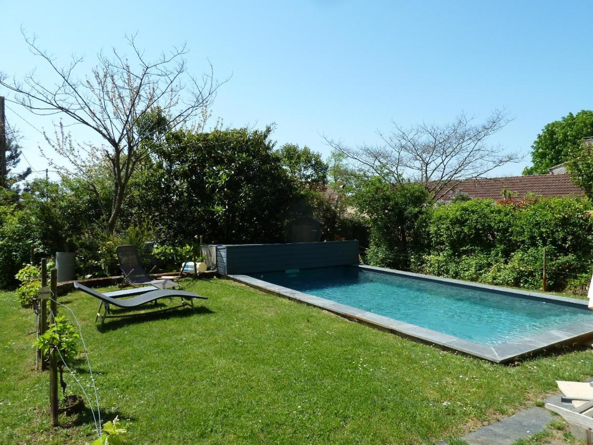 Le Pain De Lune Gite Et Chambre D'Hotes Avec Piscine Bourg-sur-Gironde Exteriör bild