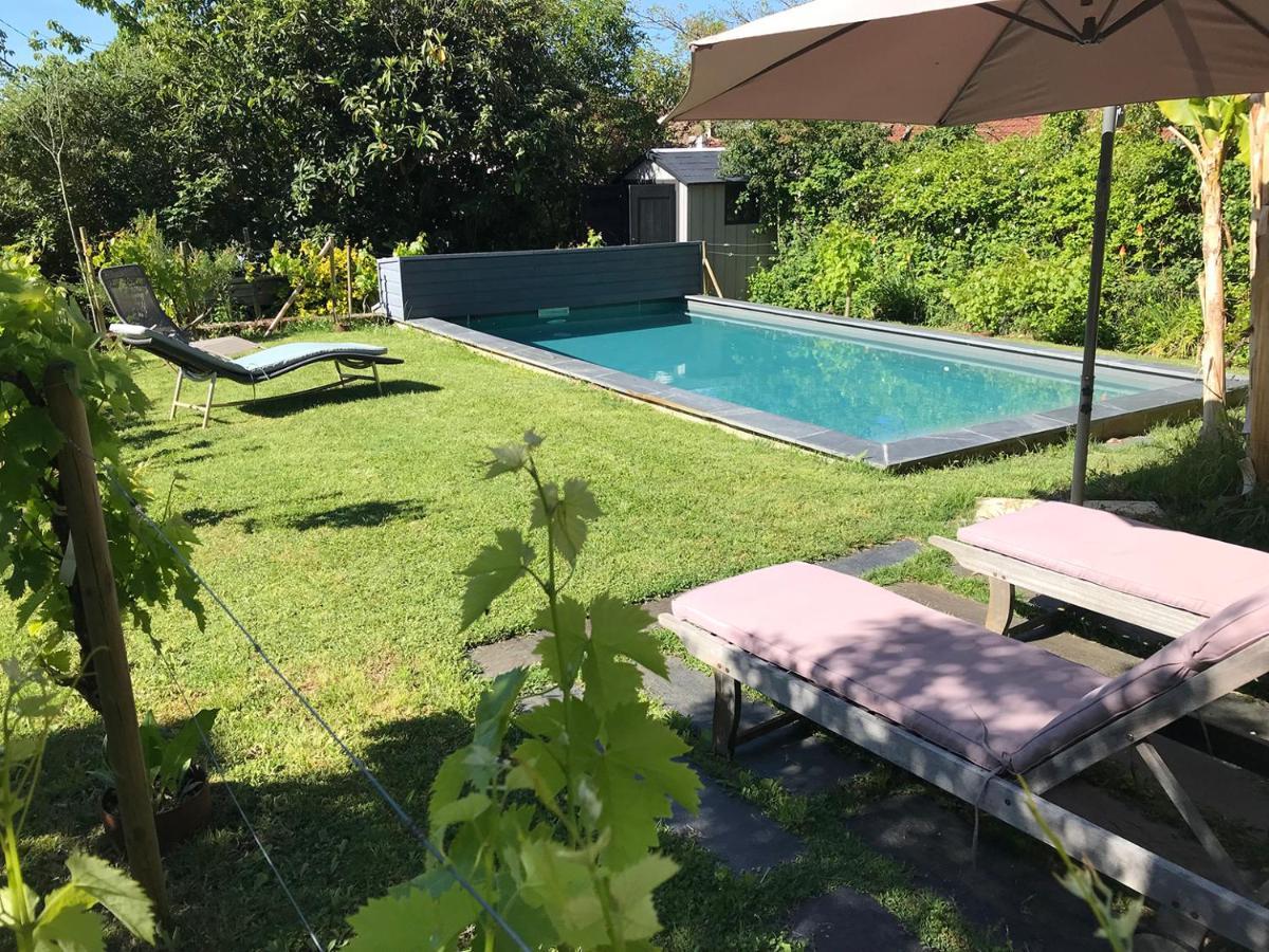 Le Pain De Lune Gite Et Chambre D'Hotes Avec Piscine Bourg-sur-Gironde Exteriör bild