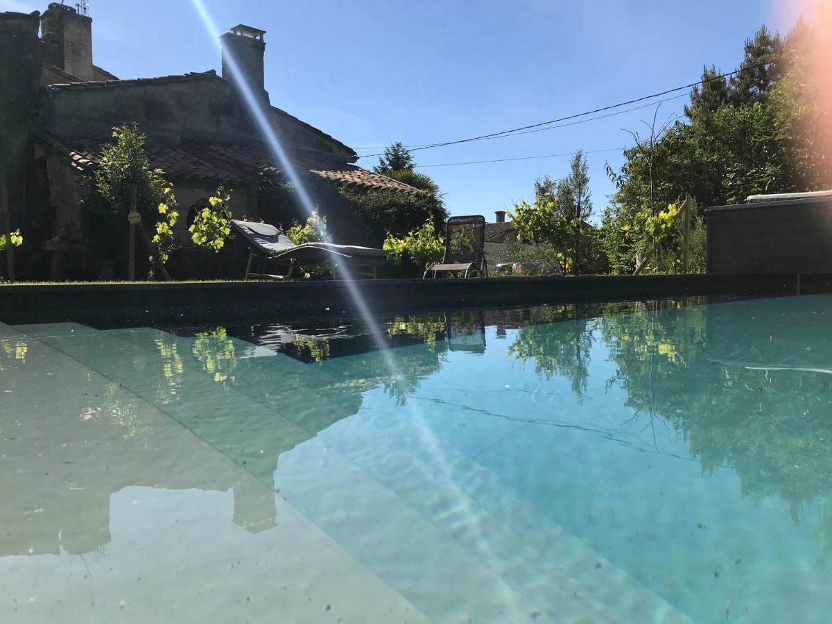 Le Pain De Lune Gite Et Chambre D'Hotes Avec Piscine Bourg-sur-Gironde Exteriör bild