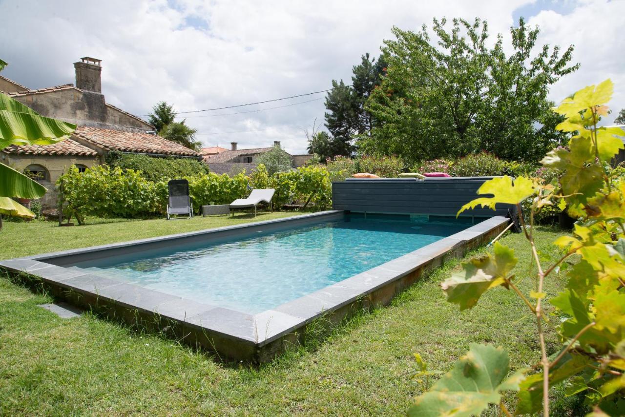 Le Pain De Lune Gite Et Chambre D'Hotes Avec Piscine Bourg-sur-Gironde Exteriör bild